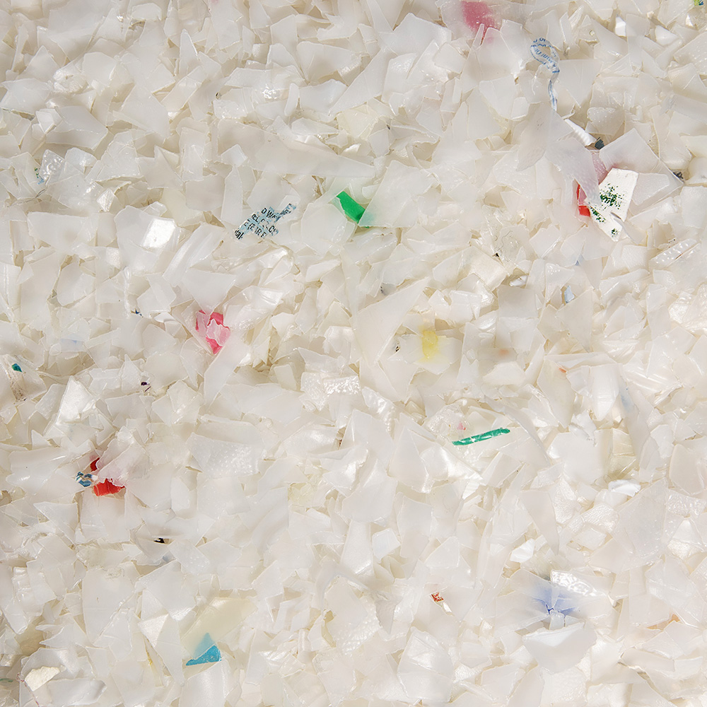 Shredded and washed plastic flakes